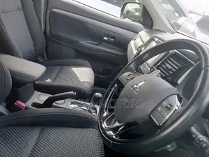 Mitsubishi Outlander SE AWC 2017 Red