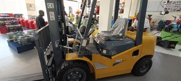 3tonne Forklift - thumbnail 5