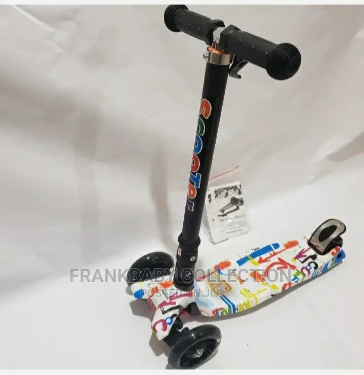 3 Wheel Scooter With Flashing Wheels for Kids, Graffiti Deck