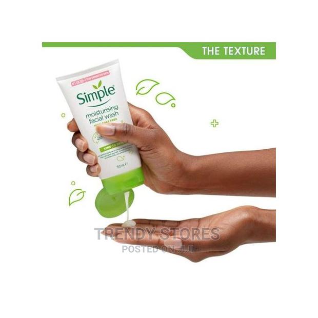 Simple Moist Foam Face Wash - thumbnail 3