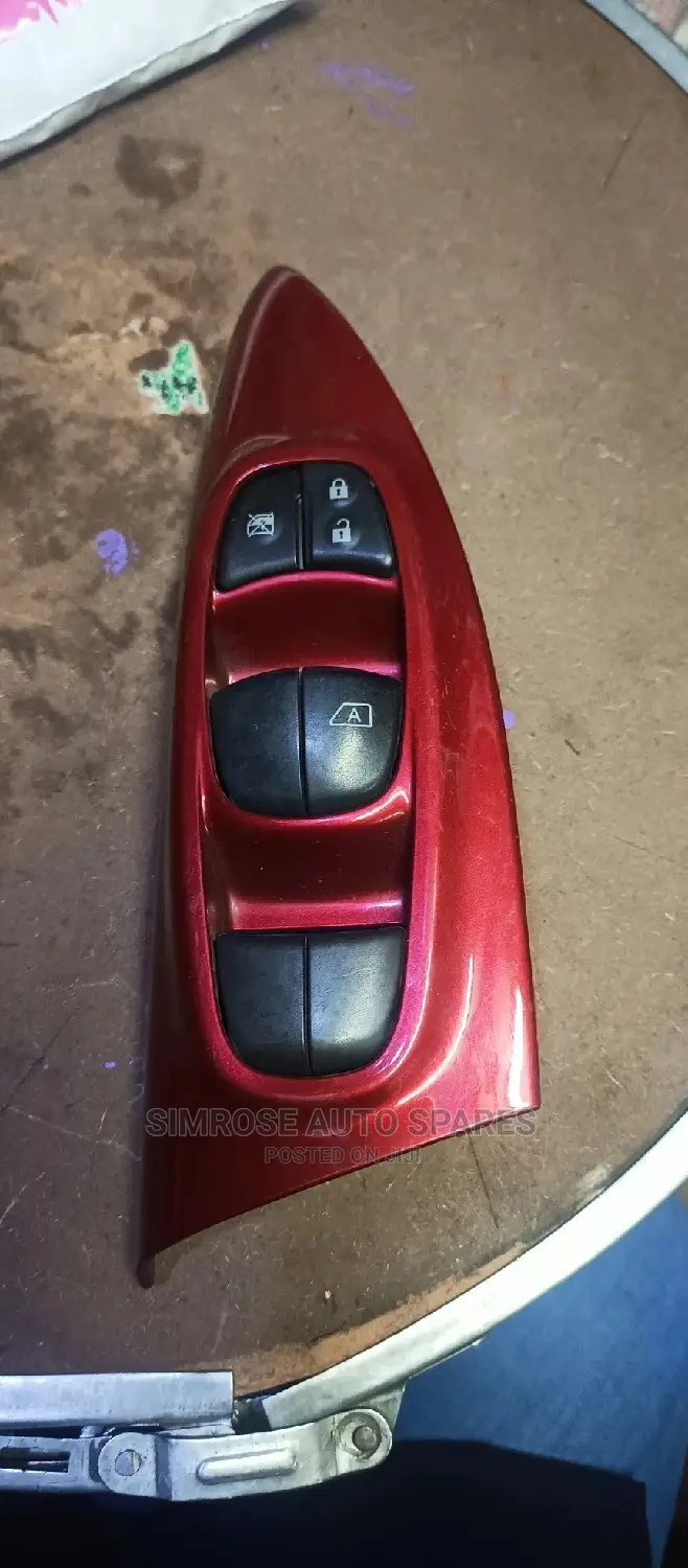 Nissan Juke Master Door Control Unit.