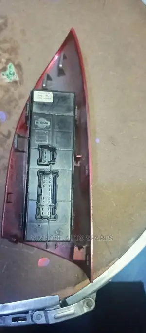Nissan Juke Master Door Control Unit.