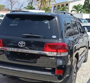 Toyota Land Cruiser 4.6 V8 ZX 2016 Black