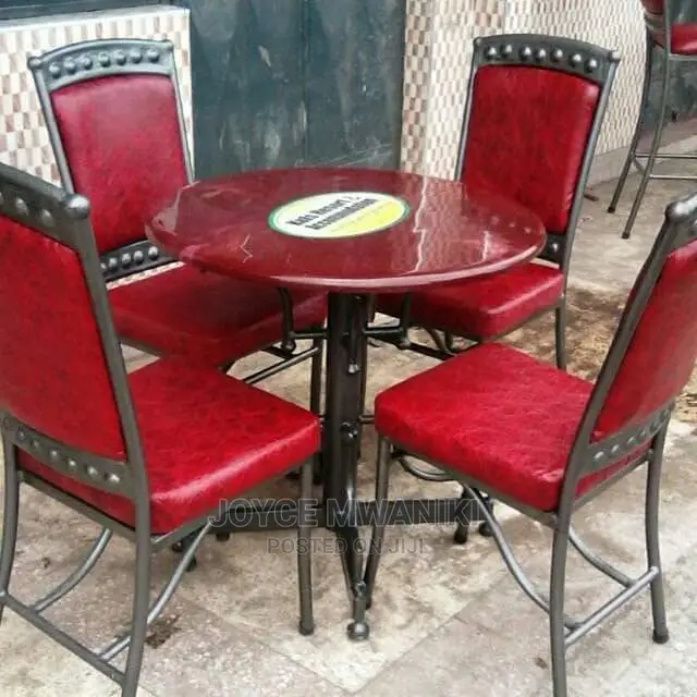 Set of 4 Ball Chairs Plus Table