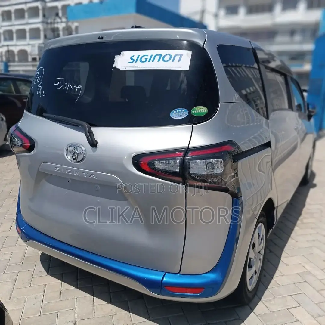 Toyota Sienta 2016 Silver