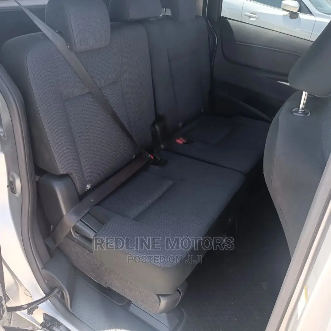 Toyota Sienta 2016 Silver