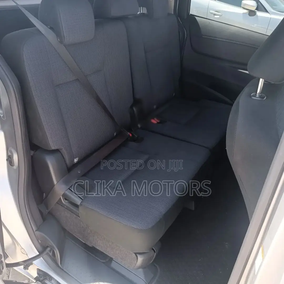 Toyota Sienta 2016 Silver
