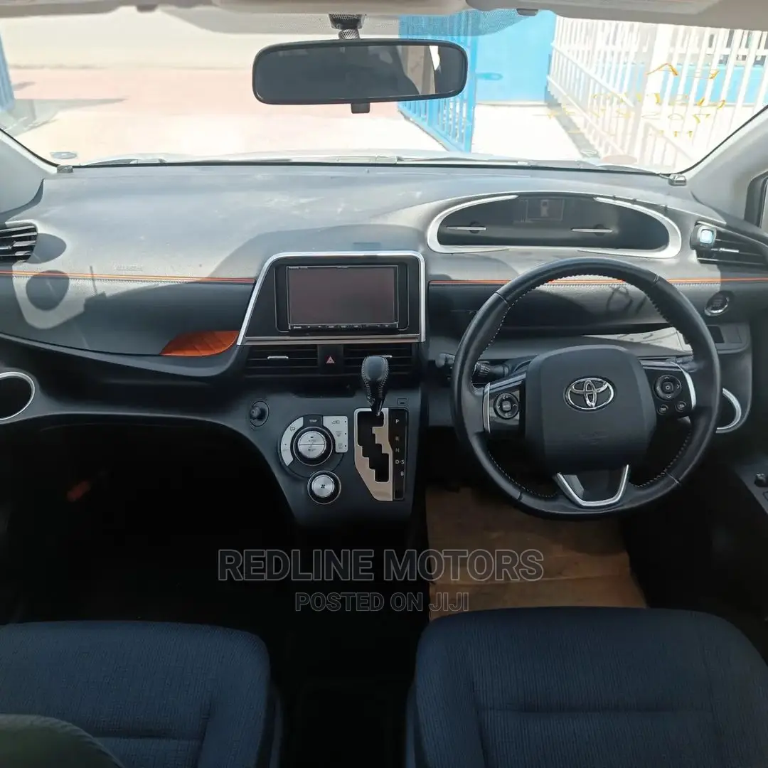 Toyota Sienta 2016 Silver