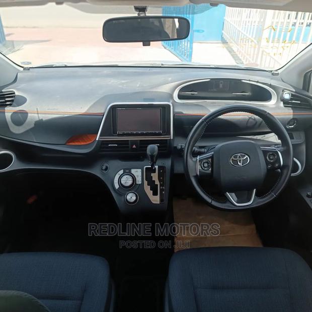 Toyota Sienta 2016 Silver - thumbnail 3