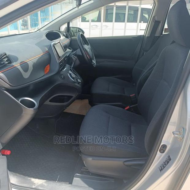 Toyota Sienta 2016 Silver - thumbnail 5