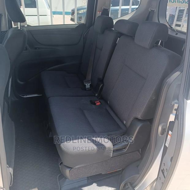 Toyota Sienta 2016 Silver - thumbnail 6