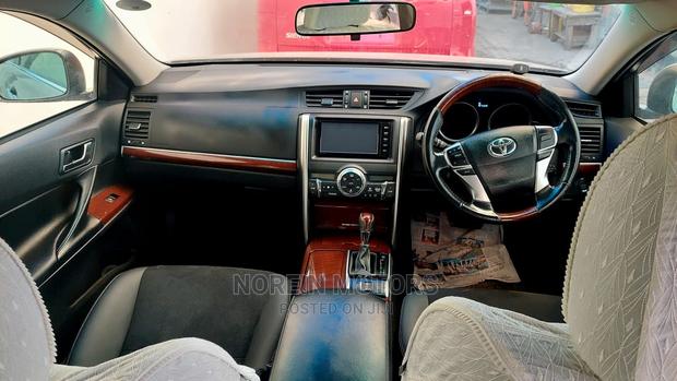 Toyota Mark X 2016 Gray - thumbnail 2