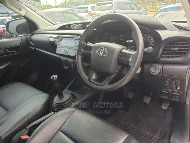 Toyota Hilux 2015 White - thumbnail 3