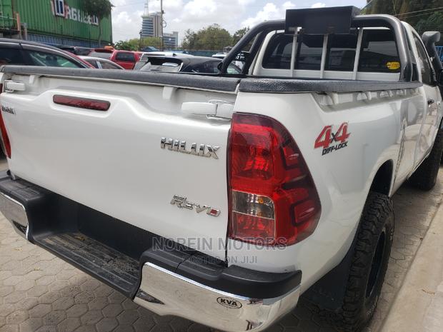 Toyota Hilux 2015 White - thumbnail 6