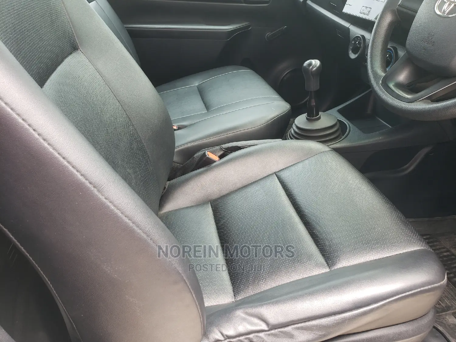 Toyota Hilux 2015 White