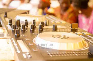 DJ Spinning Machine With Sound for Hire