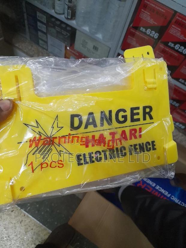 Danger Electric Fence Warning Signs - thumbnail 3