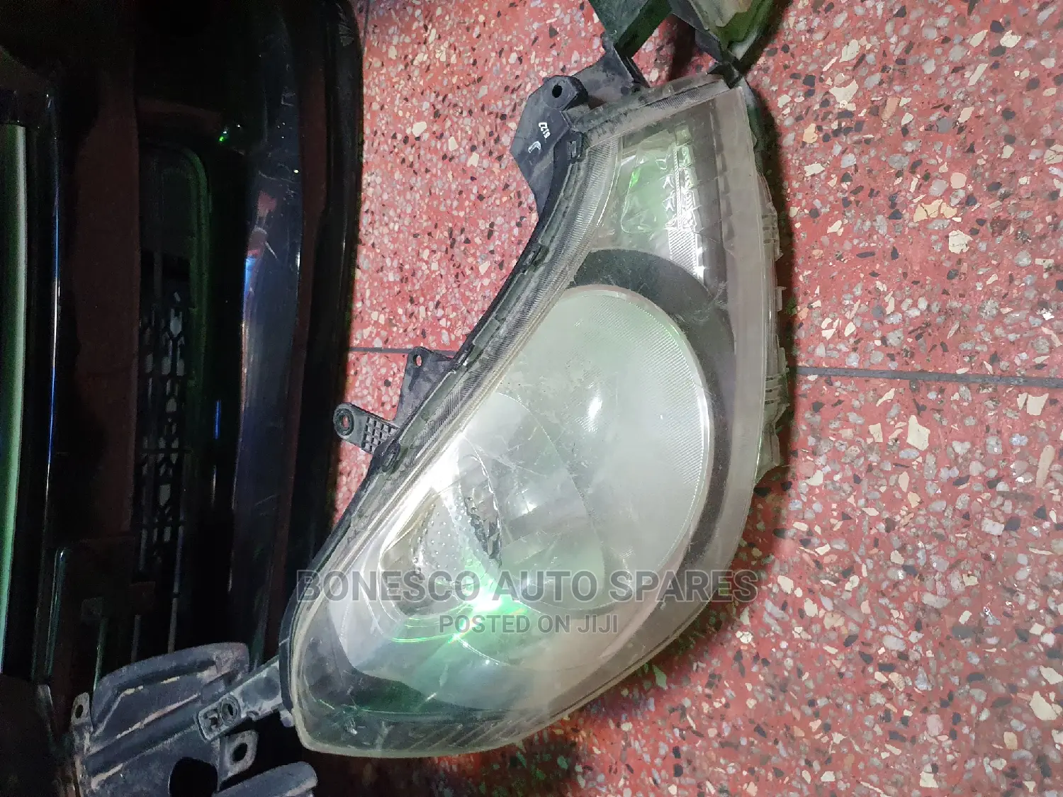 Nissan Advan/ AD Right Headlight Assembly