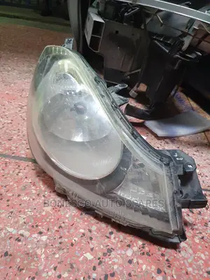 Nissan Advan/ AD Right Headlight Assembly
