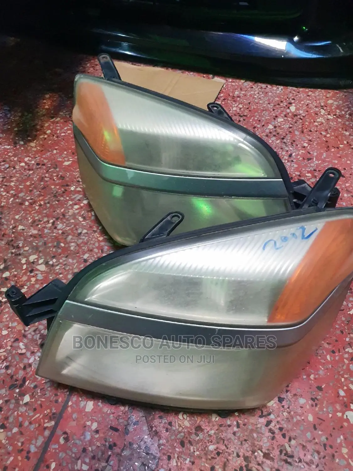 Toyota Voxy 2002 Nonxenon Headlights