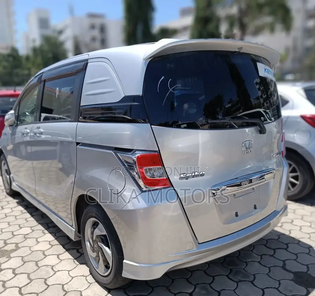 Honda Freed 2016 Silver