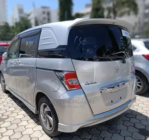 Honda Freed 2016 Silver
