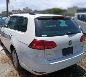 Volkswagen Golf 2016 Pearl