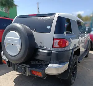Toyota FJ Cruiser 2016 Gray