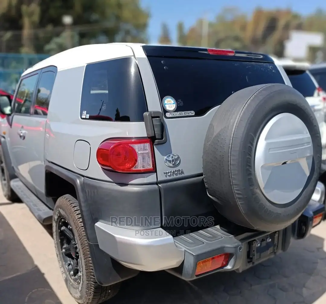 Toyota FJ Cruiser 2016 Gray