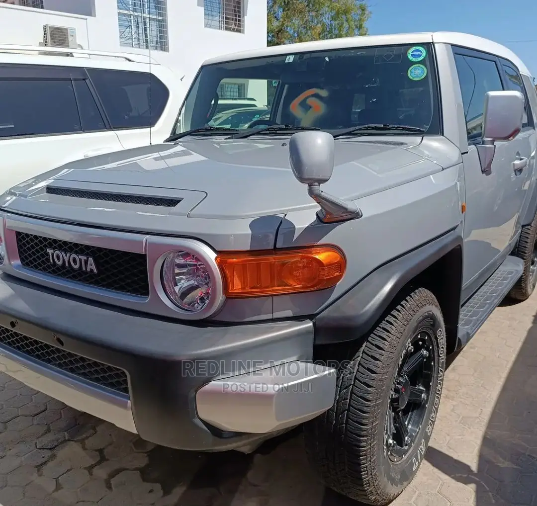Toyota FJ Cruiser 2016 Gray