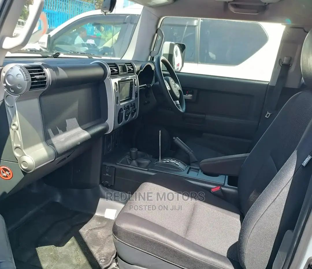 Toyota FJ Cruiser 2016 Gray