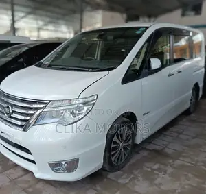 White Nissan Serena 2016 - High-end Edition