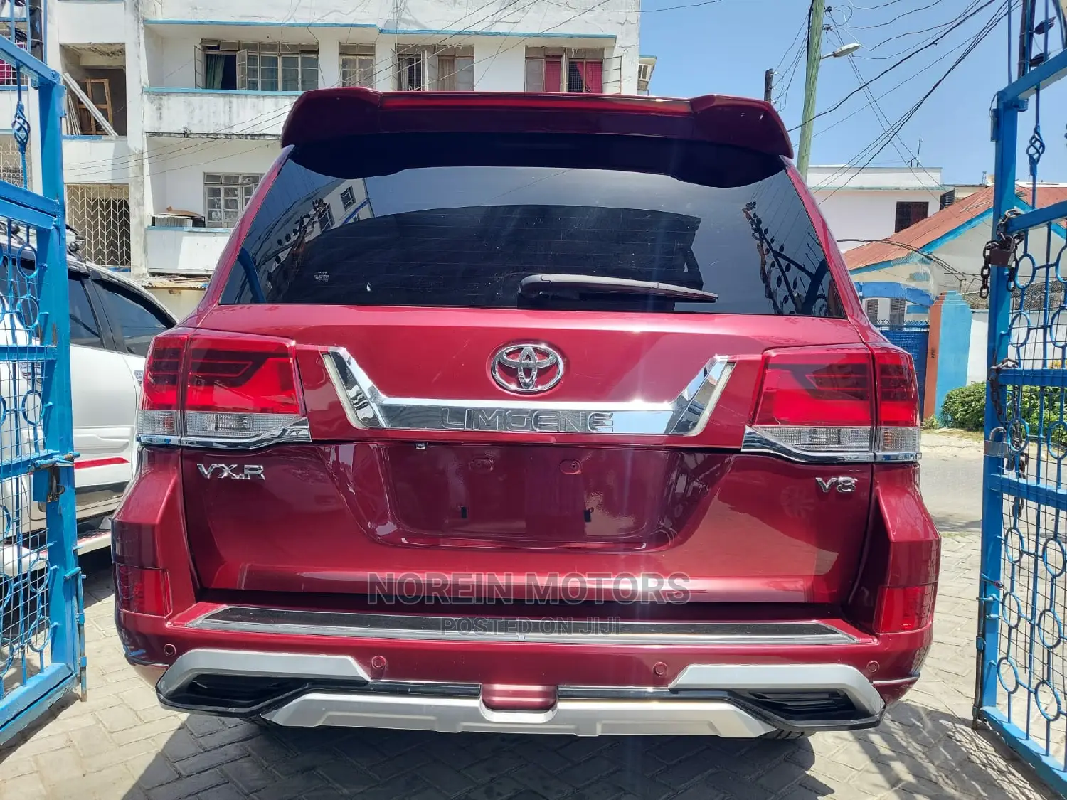 Toyota Land Cruiser 2016 Red