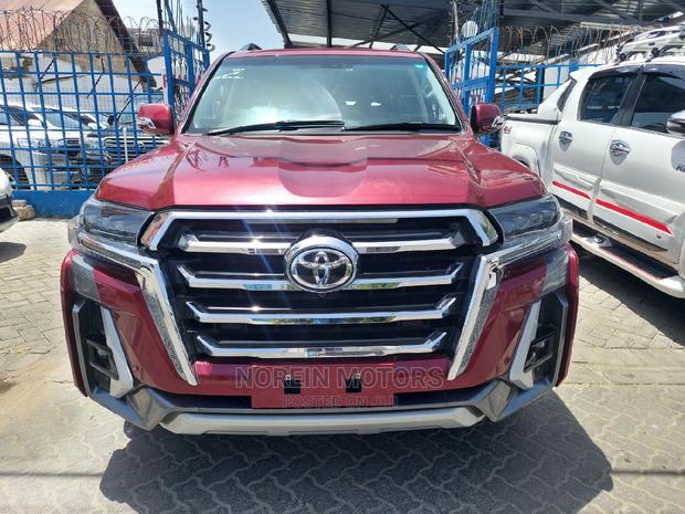 Toyota Land Cruiser 2016 Red - main view