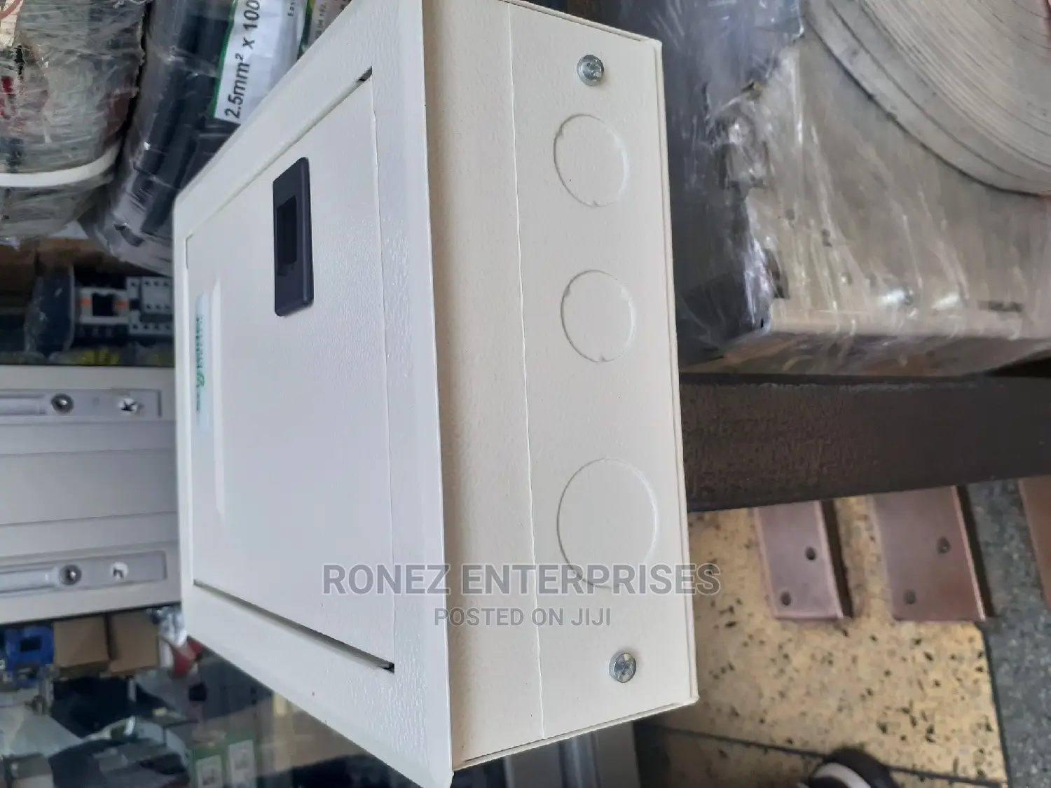 Consumer Unit 4 Way Synider