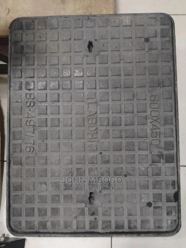 Medium Duty Cast Iron Manhole Cover - thumbnail 2
