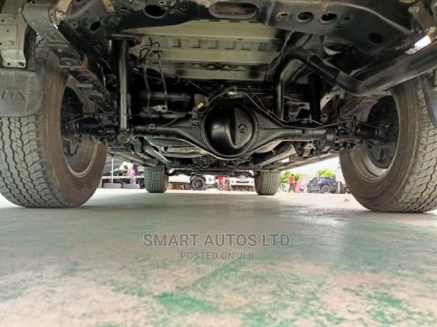 Toyota Hilux 2016 Silver - thumbnail 4