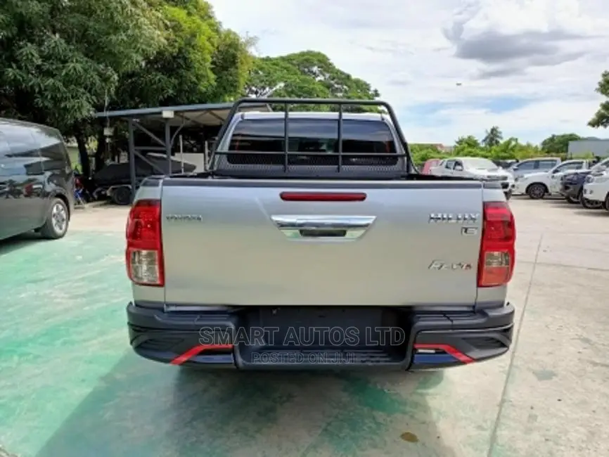 Toyota Hilux 2016 Silver