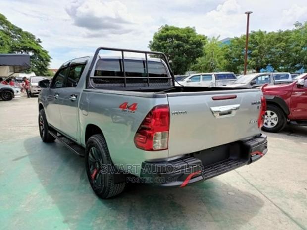 Toyota Hilux 2016 Silver - thumbnail 7