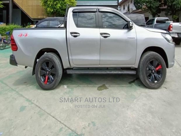Toyota Hilux 2016 Silver - thumbnail 11