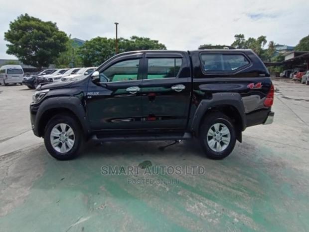Toyota Hilux 2016 Black - thumbnail 7