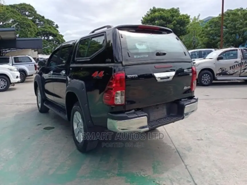 Toyota Hilux 2016 Black