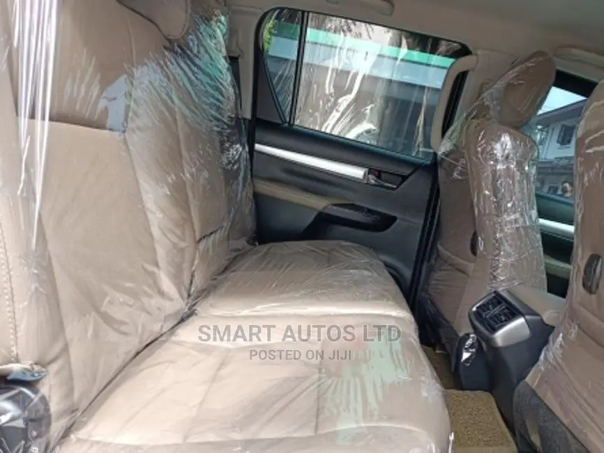 Toyota Hilux 2016 Black