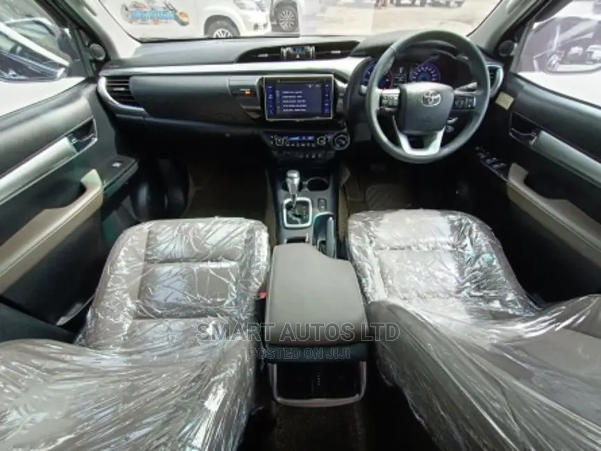 Toyota Hilux 2016 Black