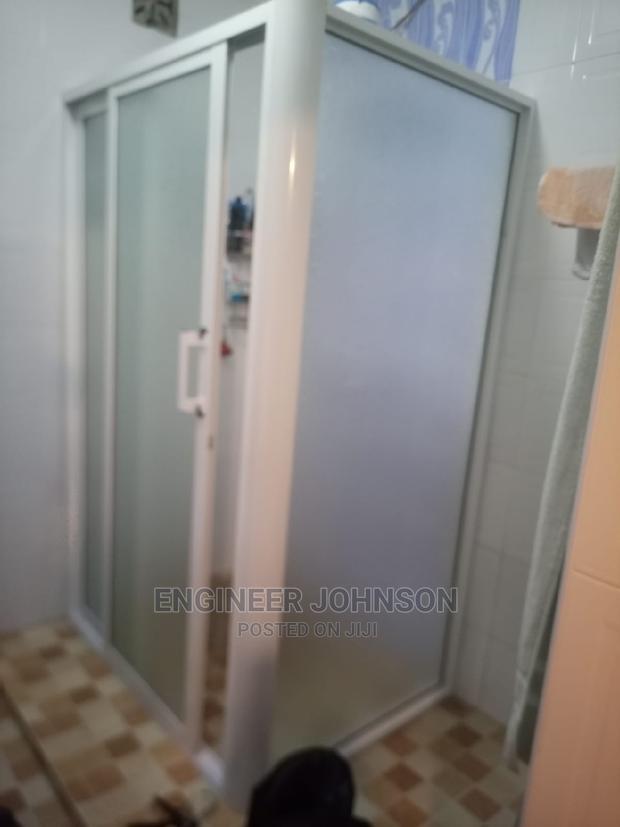 Sliding Bathroom Cubicle - thumbnail 3