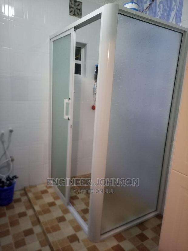 Sliding Bathroom Cubicle - thumbnail 2