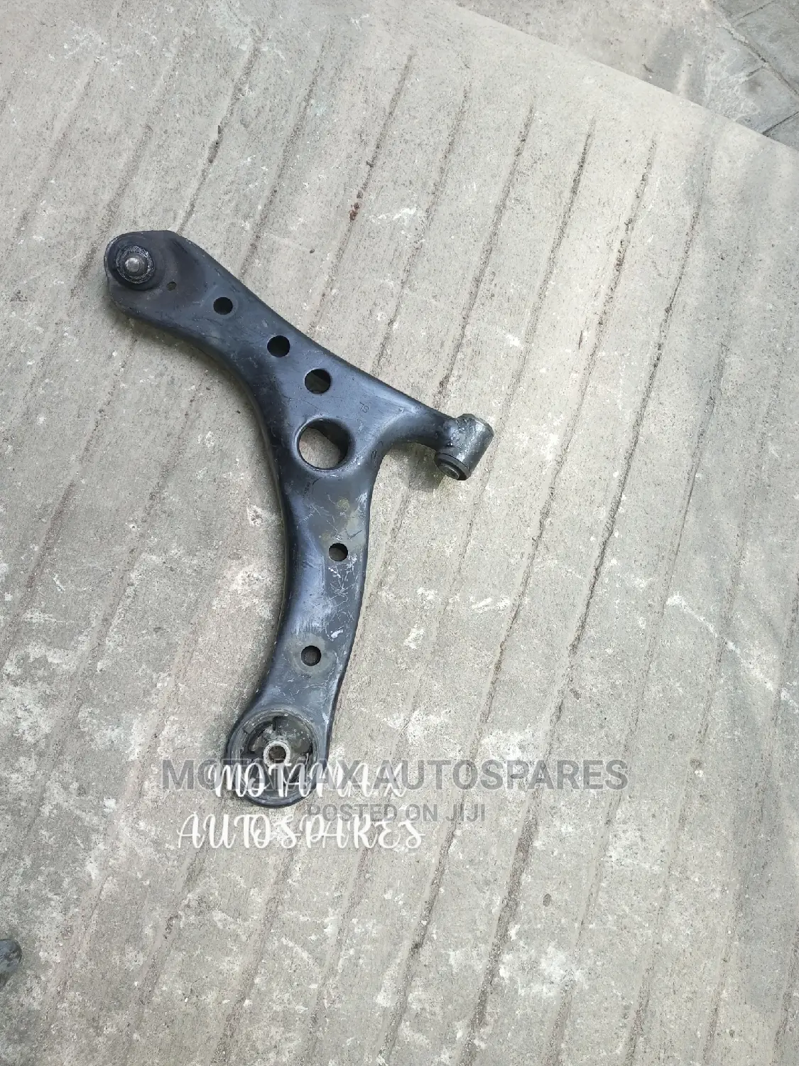Toyota Noah ZRR70 Control Arm