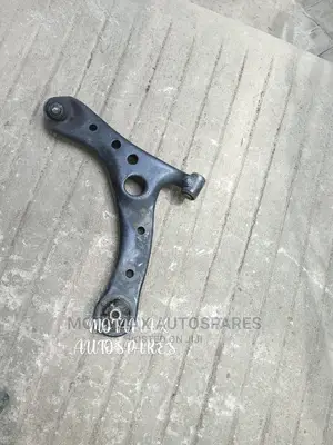 Toyota Noah ZRR70 Control Arm
