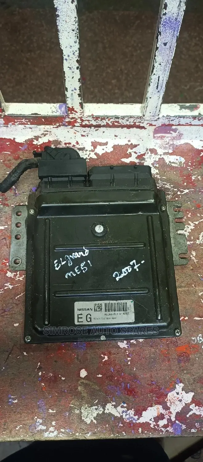 Computer Box Nissan Elgrand.