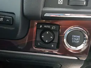 Toyota Crown 2016 Red